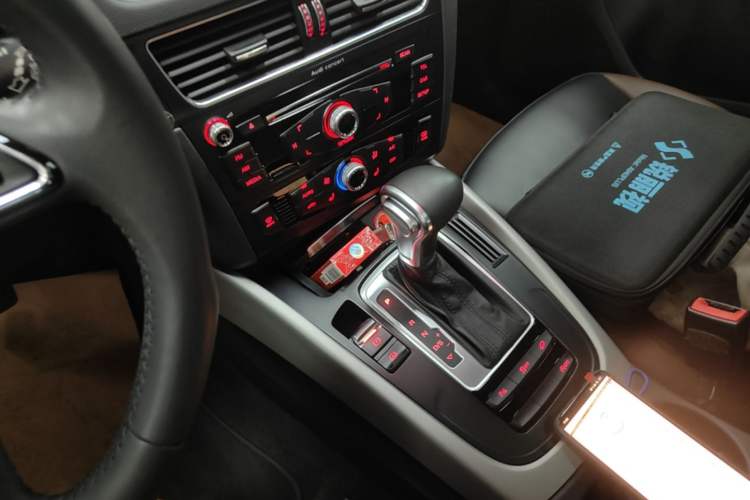 Used Audi Q5 2017 Plus 40 TFSI Ambition Model Gear Lever