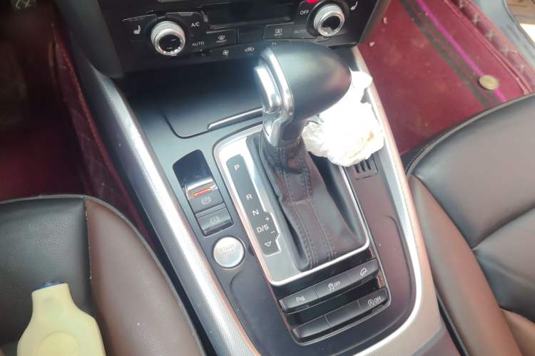 Used Audi Q5 2017 Plus 40 TFSI Technology Model Gear Lever