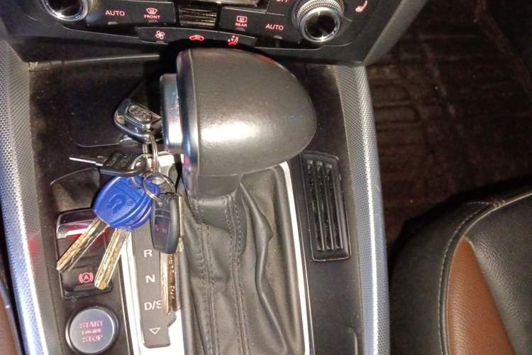 Used Audi Q5 2017 40 TFSI Technology Edition Gear Lever