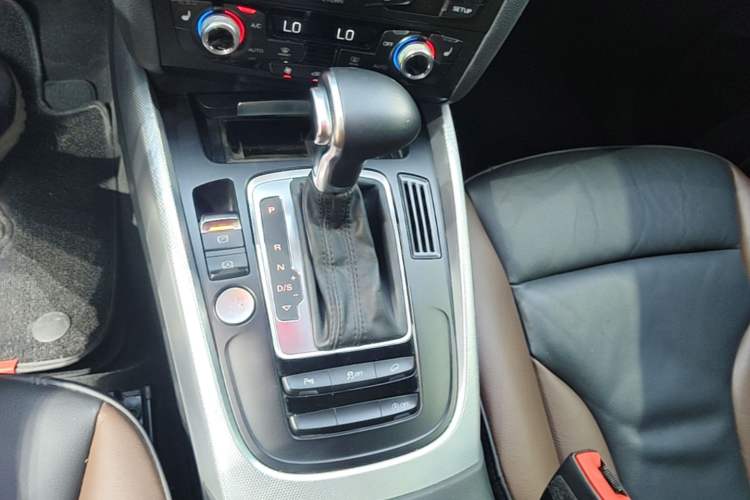 Used Audi Q5 2017 Plus 40 TFSI Technology Model Gear Lever