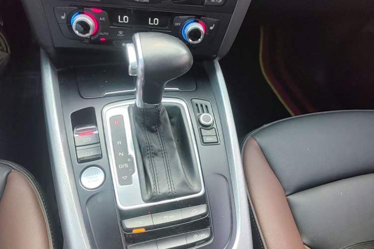Used Audi Q5 2017 40 TFSI Technology Edition Gear Lever