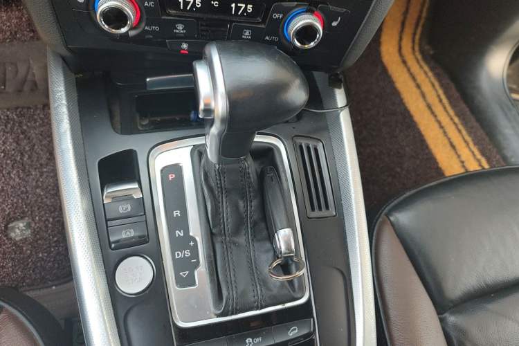 Used Audi Q5 2017 40 TFSI Technology Edition Gear Lever