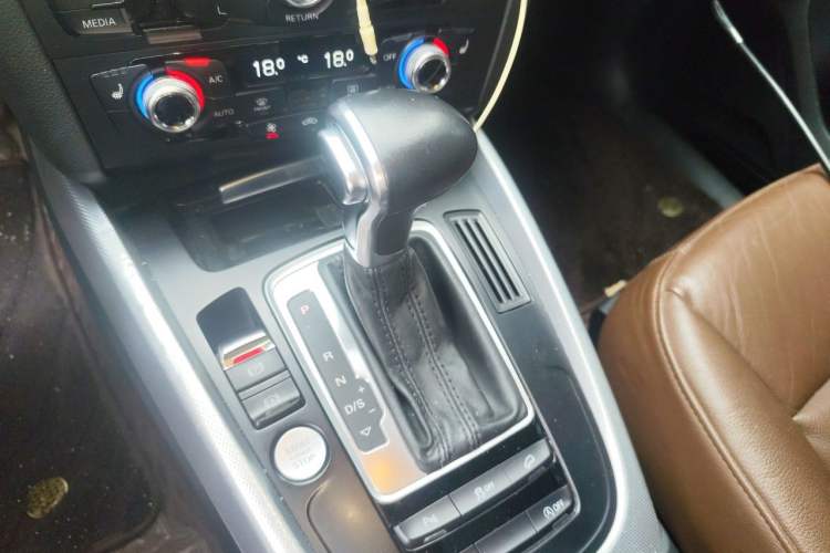 Used Audi Q5 2017 40 TFSI Technology Edition Gear Lever