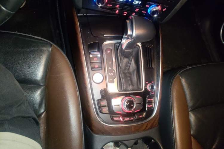 Used Audi Q5 2017 40 TFSI Comfort Model Gear Lever