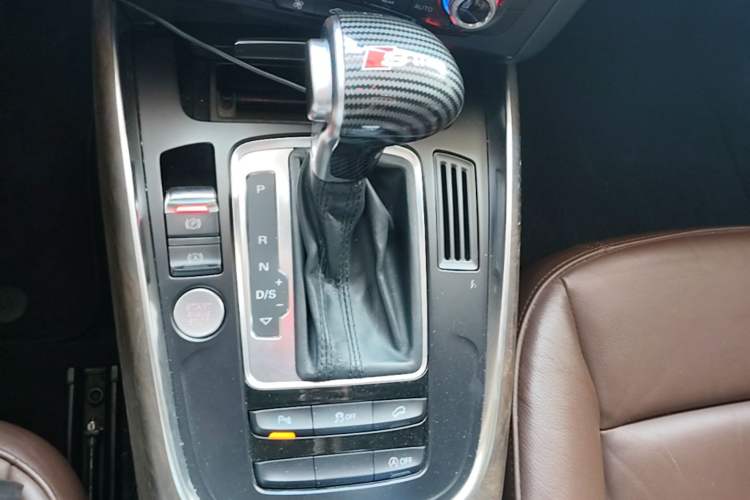 Used Audi Q5 2017 40 TFSI Technology Edition Gear Lever