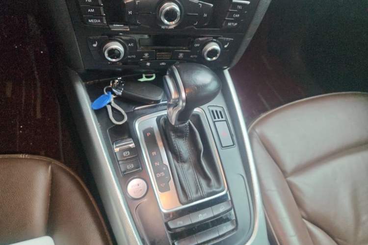 Used Audi Q5 2017 40 TFSI Technology Edition Gear Lever