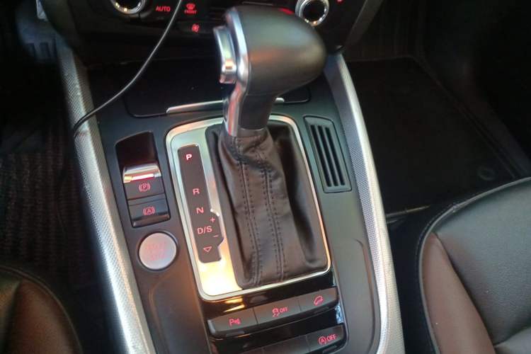 Used Audi Q5 2017 Plus 40 TFSI Technology Model Gear Lever