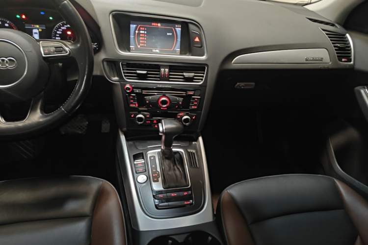 Used Audi Q5 2017 40 TFSI Technology Edition Gear Lever