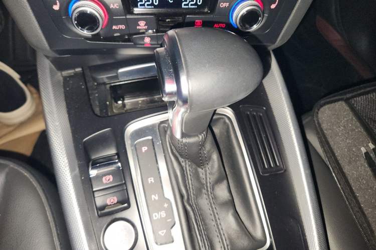 Used Audi Q5 2017 40 TFSI Technology Edition Gear Lever