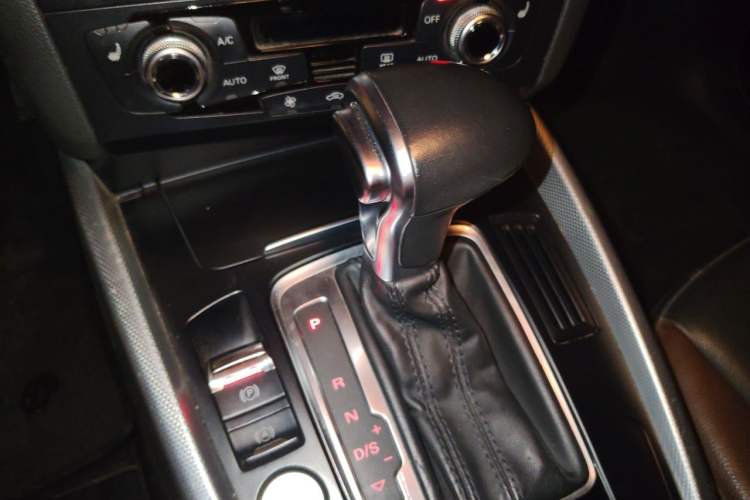 Used Audi Q5 2017 Plus 40 TFSI Technology Model Gear Lever