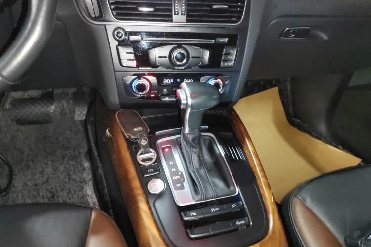 Used Audi Q5 2017 Plus 40 TFSI Technology Model Gear Lever