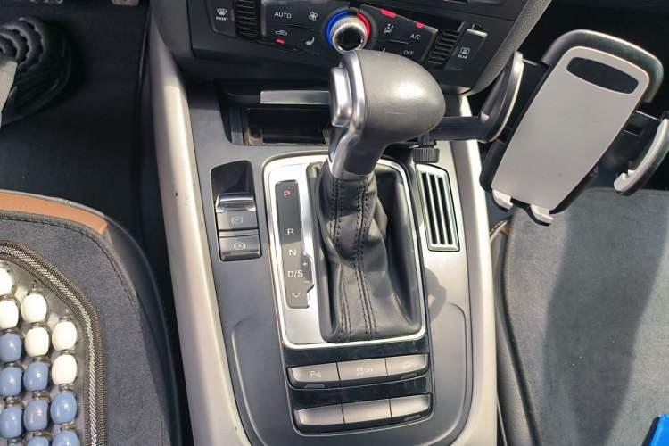 Used Audi Q5 2017 Plus 40 TFSI Ambition Model Gear Lever