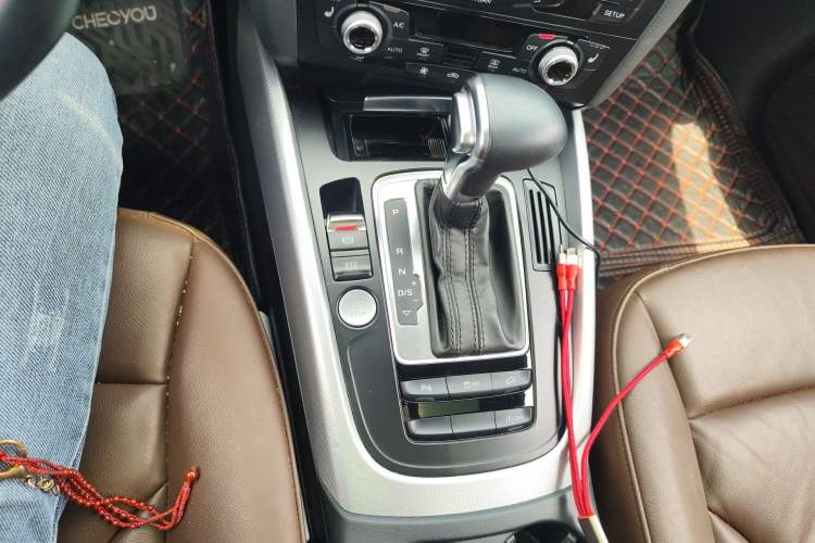Used Audi Q5 2017 40 TFSI Technology Edition Gear Lever