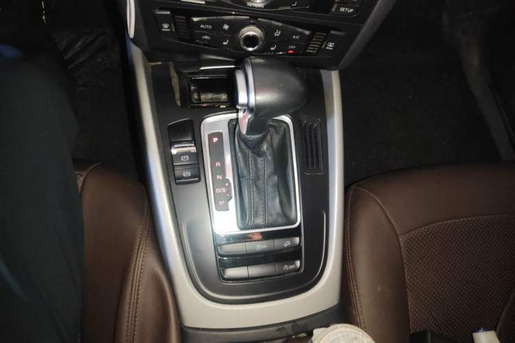 Used Audi Q5 2017 40 TFSI Ambition Edition Gear Lever