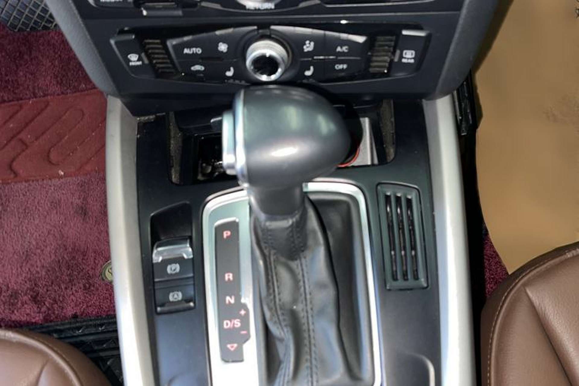 Used Audi Q5 2017 40 TFSI Ambition Edition Gear Lever