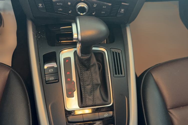 Used Audi Q5 2017 40 TFSI Ambition Edition Gear Lever