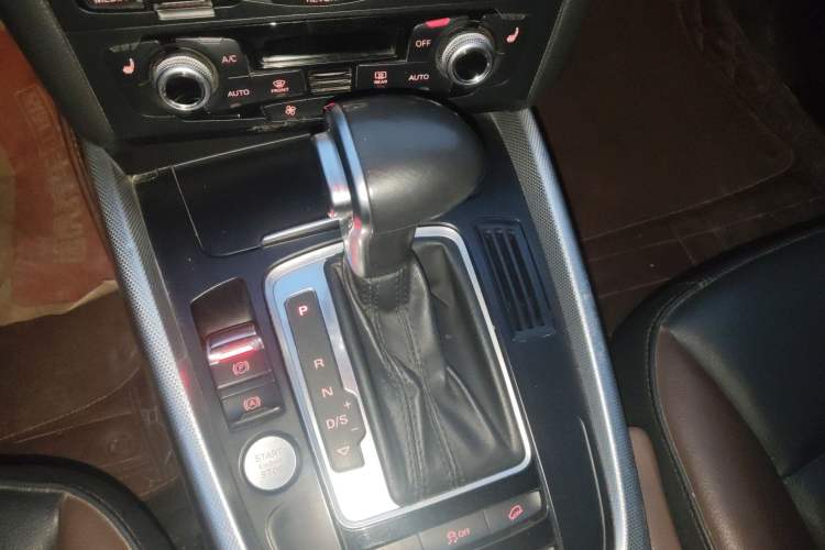 Used Audi Q5 2017 40 TFSI Technology Edition Gear Lever