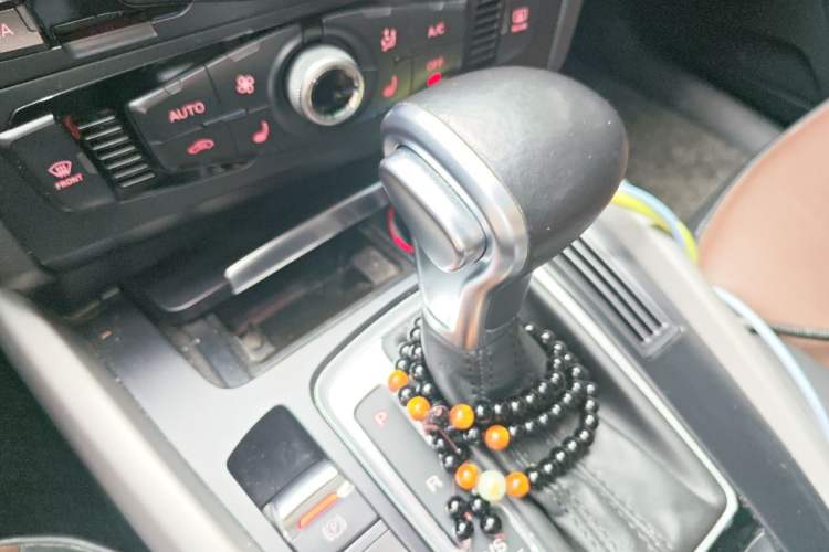 Used Audi Q5 2017 40 TFSI Ambition Edition Gear Lever