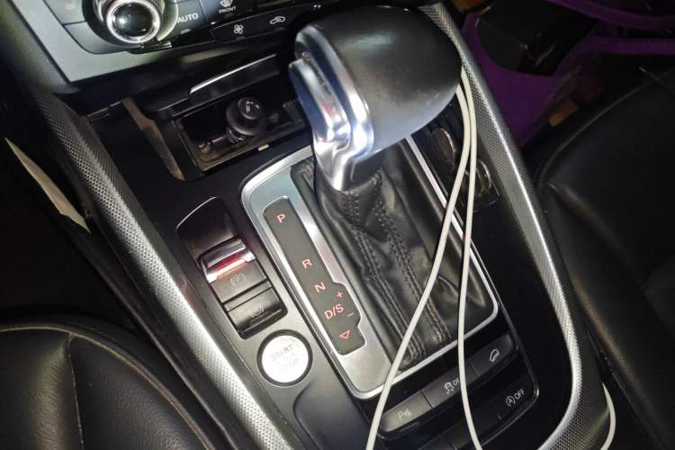 Used Audi Q5 2017 40 TFSI Technology Edition Gear Lever