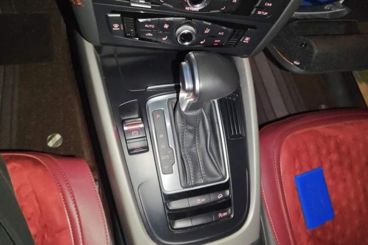 Used Audi Q5 2017 40 TFSI Ambition Edition Gear Lever