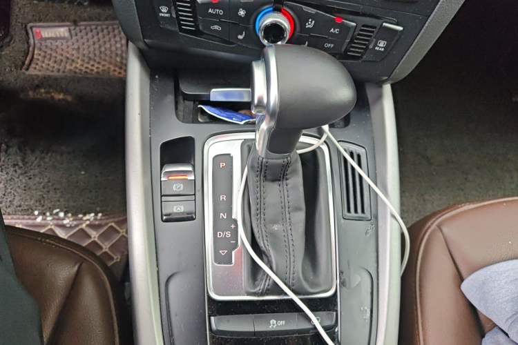 Used Audi Q5 2017 40 TFSI Ambition Edition Gear Lever