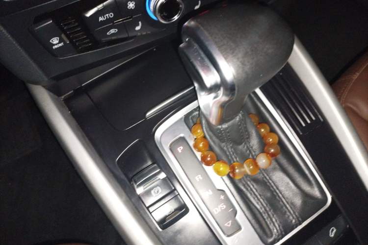 Used Audi Q5 2017 40 TFSI Ambition Edition Gear Lever