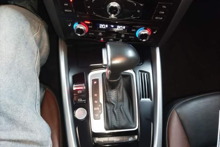 Used Audi Q5 2017 Plus 40 TFSI Technology Model Gear Lever