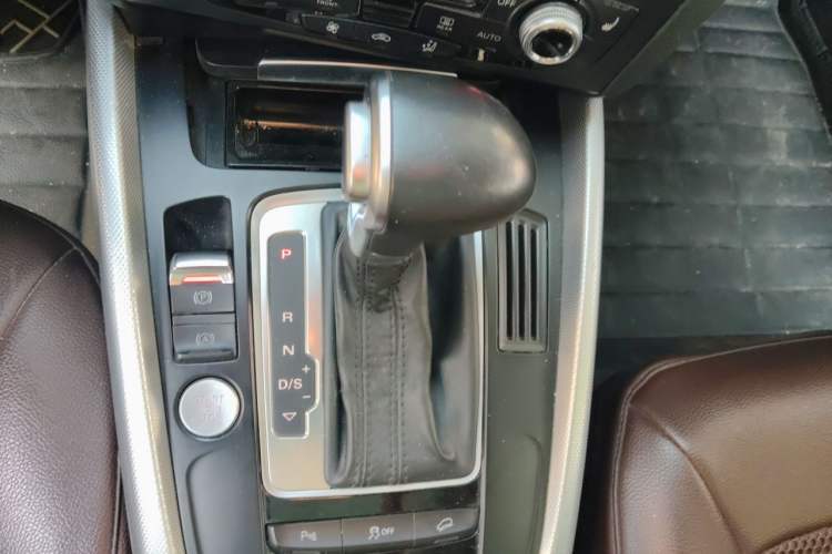 Used Audi Q5 2017 Plus 40 TFSI Technology Model Gear Lever