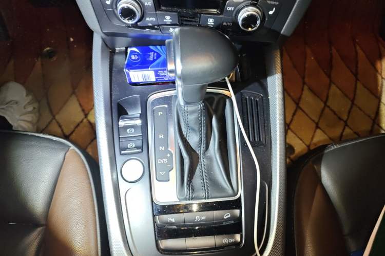 Used Audi Q5 2017 Plus 40 TFSI Technology Model Gear Lever