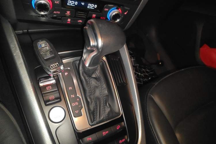 Used Audi Q5 2017 40 TFSI Technology Edition Gear Lever
