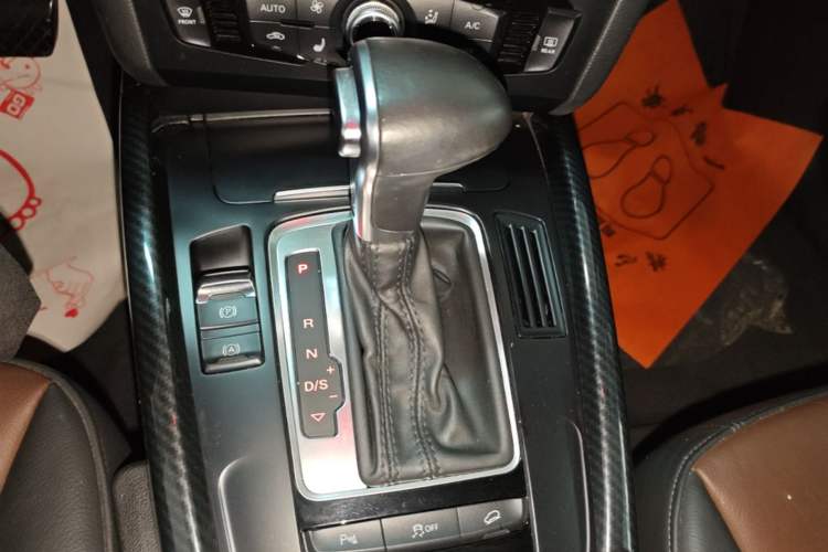 Used Audi Q5 2017 Plus 40 TFSI Ambition Model Gear Lever