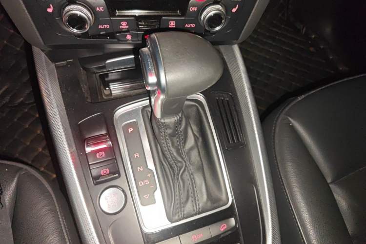 Used Audi Q5 2017 40 TFSI Technology Edition Gear Lever