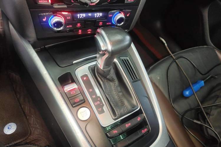 Used Audi Q5 2017 Plus 40 TFSI Technology Model Gear Lever