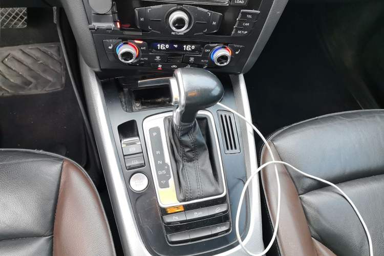 Used Audi Q5 2017 40 TFSI Technology Edition Gear Lever
