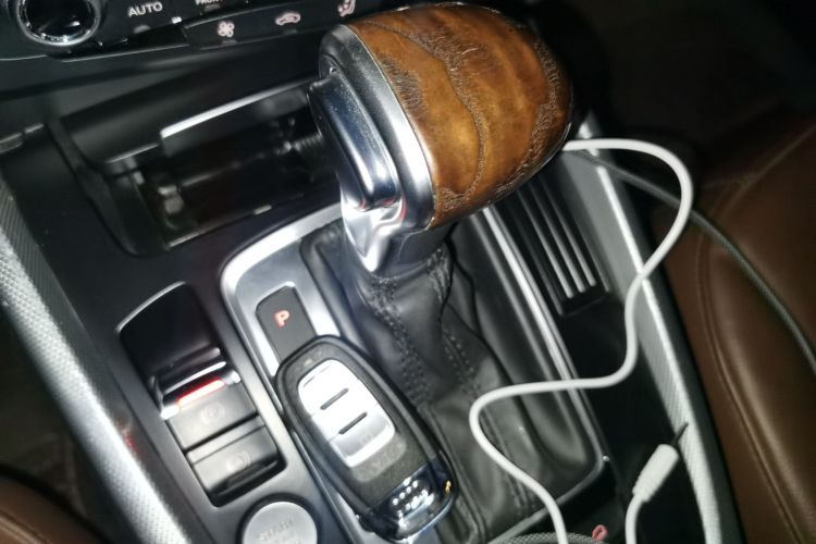 Used Audi Q5 2017 40 TFSI Technology Edition Gear Lever