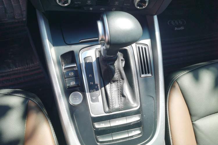 Used Audi Q5 2017 40 TFSI Technology Edition Gear Lever