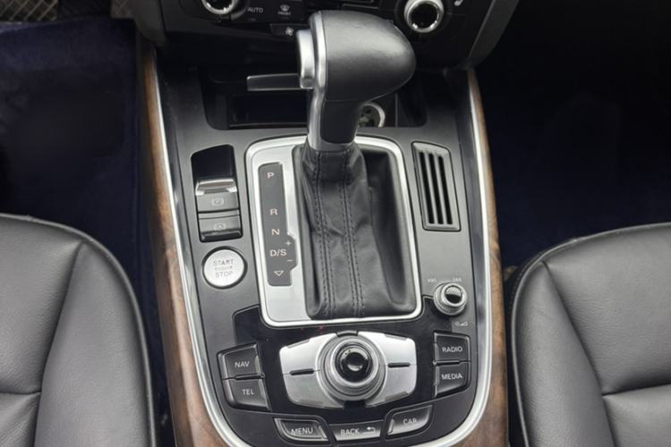 Used Audi Q5 2017 40 TFSI Comfort Model Gear Lever