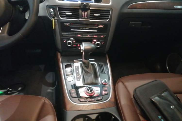 Used Audi Q5 2017 40 TFSI Comfort Model Gear Lever