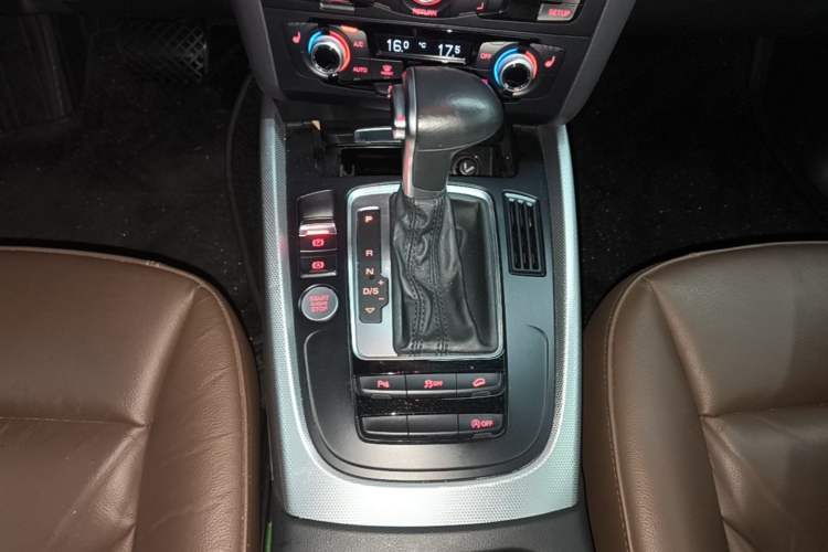 Used Audi Q5 2017 40 TFSI Technology Edition Gear Lever