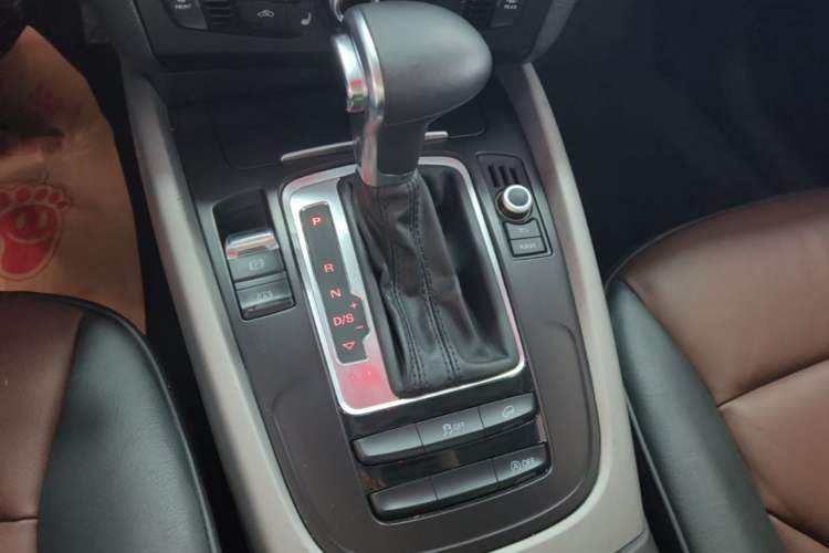 Used Audi Q5 2017 40 TFSI Ambition Edition Gear Lever