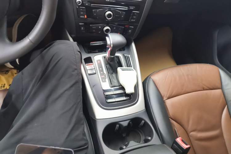 Used Audi Q5 2017 Plus 40 TFSI Ambition Model Gear Lever