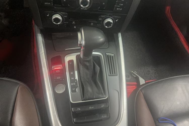 Used Audi Q5 2017 Plus 40 TFSI Technology Model Gear Lever