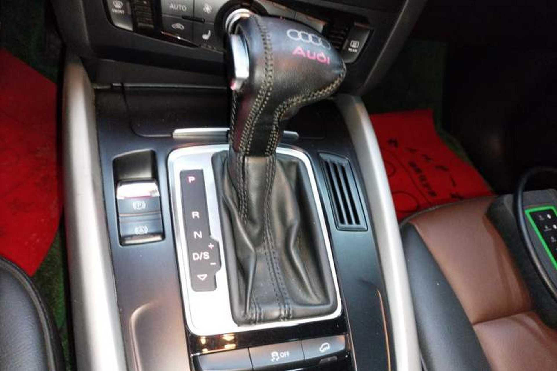 Used Audi Q5 2017 40 TFSI Ambition Edition Gear Lever