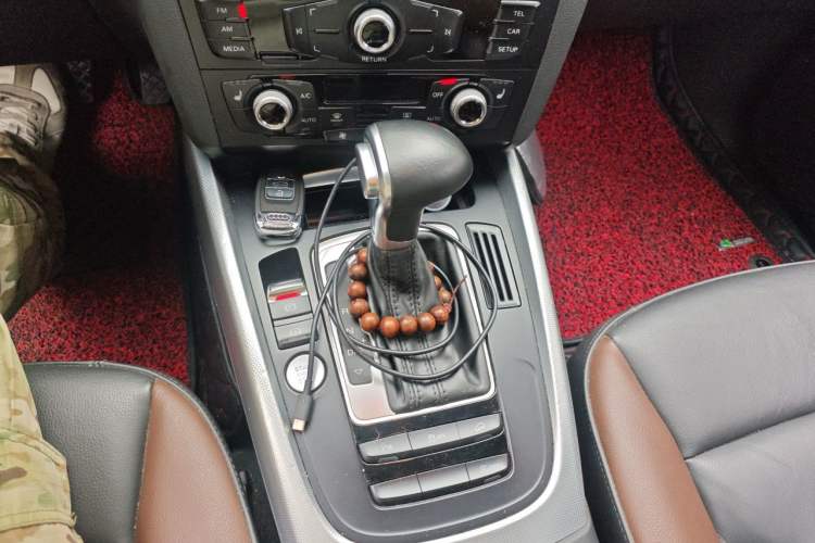 Used Audi Q5 2017 Plus 40 TFSI Technology Model Gear Lever