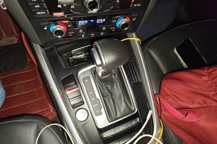 Used Audi Q5 2017 40 TFSI Technology Edition Gear Lever