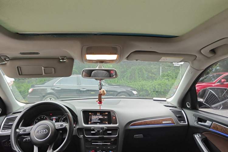 Used Audi Q5 2017 40 TFSI Comfort Model Headliner