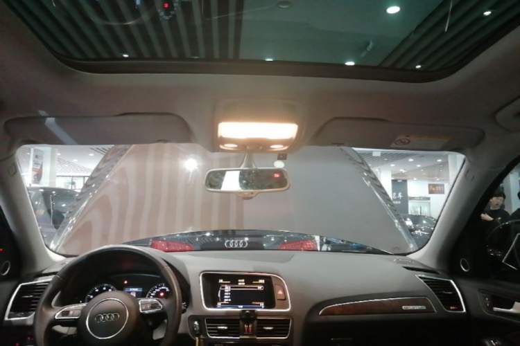 Used Audi Q5 2017 40 TFSI Comfort Model Headliner