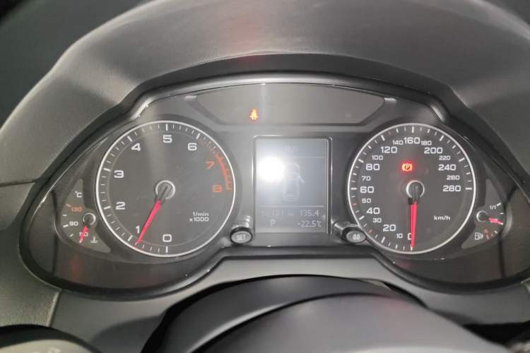 Used Audi Q5 2017 40 TFSI Ambition Edition Instrument Cluster