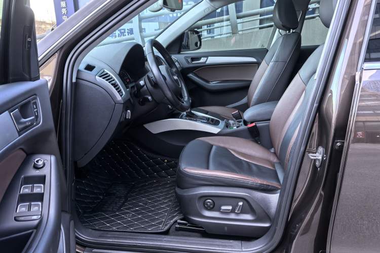 Used Audi Q5 2017 40 TFSI Technology Edition Interior 1