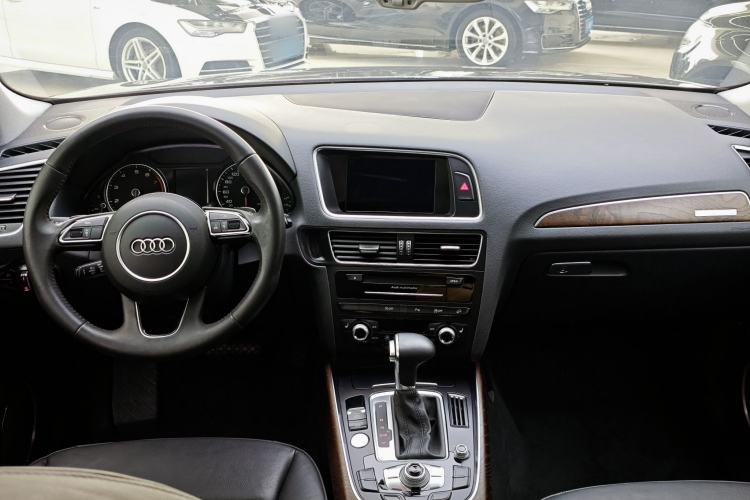 Used Audi Q5 2017 40 TFSI Comfort Model Interior 1